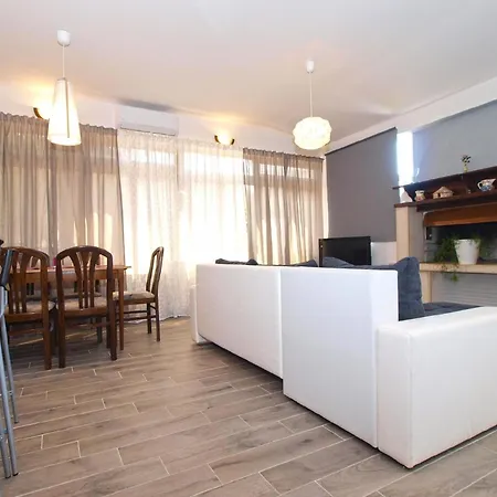 Apartment Fuer 6 Personen Ca 75 Qm In Fazana, Istrien Istrische Riviera *