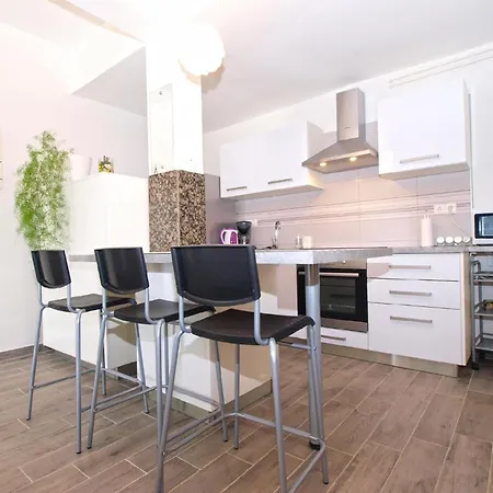 Apartment Fuer 6 Personen Ca 75 Qm In Fazana, Istrien Istrische Riviera *